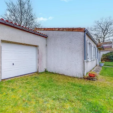 3 Bedroom Cozy Home In Royan
