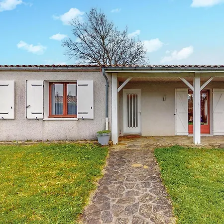 Дом отдыха 3 Bedroom Cozy Home In Royan