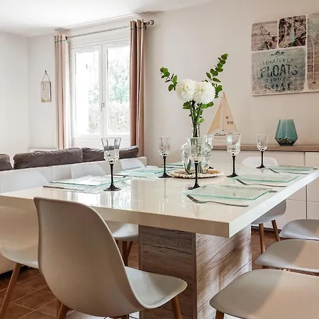 3 Bedroom Cozy Home In Royan * Royan